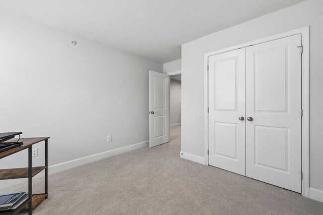 Building Photo - 440 Millsap Wy