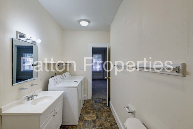 Building Photo - Five Points Home