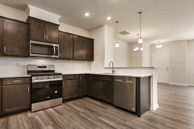 Building Photo - Cozy Townhome with 2 car garage!