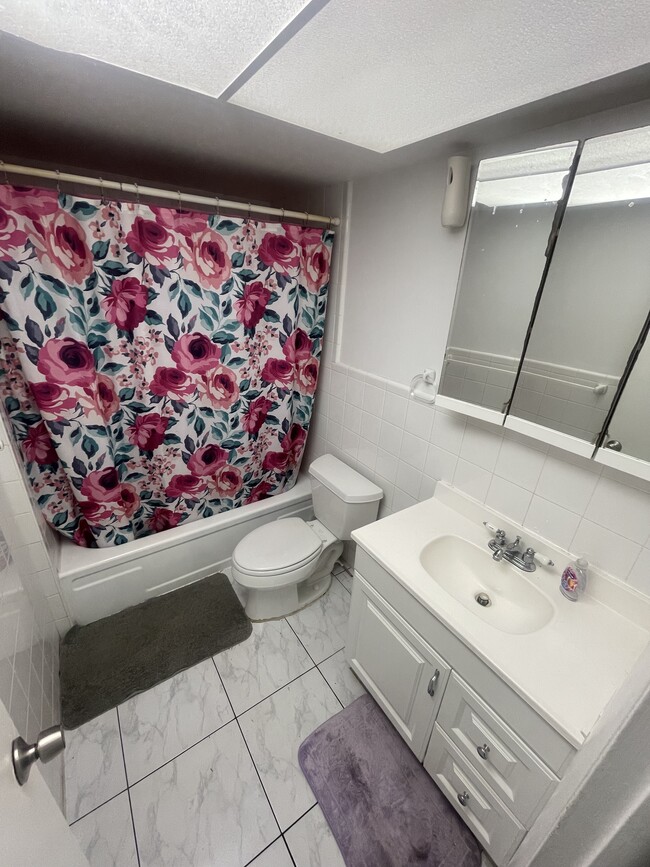 Master Suite Bathroom - 5100 SW 90th Ave