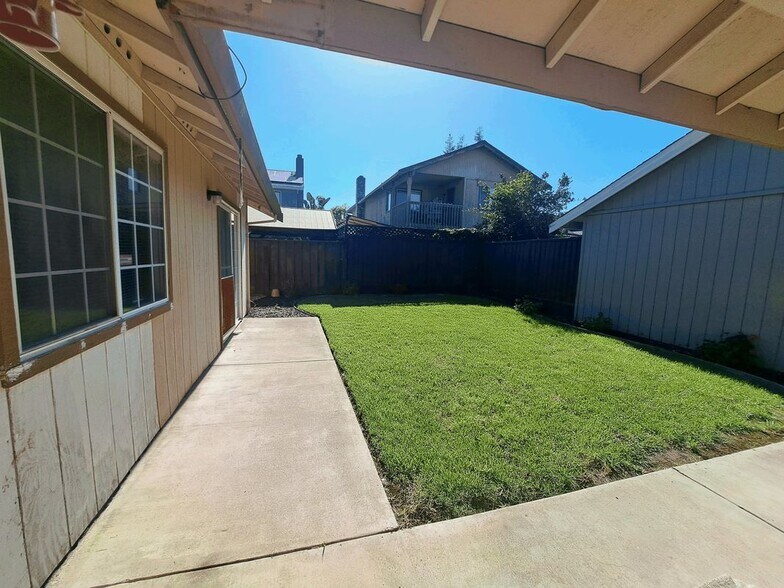 Building Photo - 2680 Bonifacio Dr