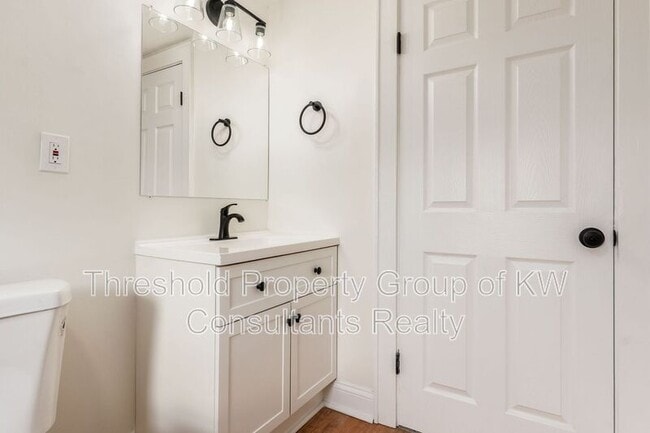 Building Photo - 479 Siebert St