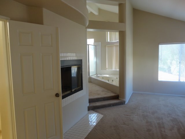 Building Photo - 3 bed/2.5 Bath Home in Oceanside!