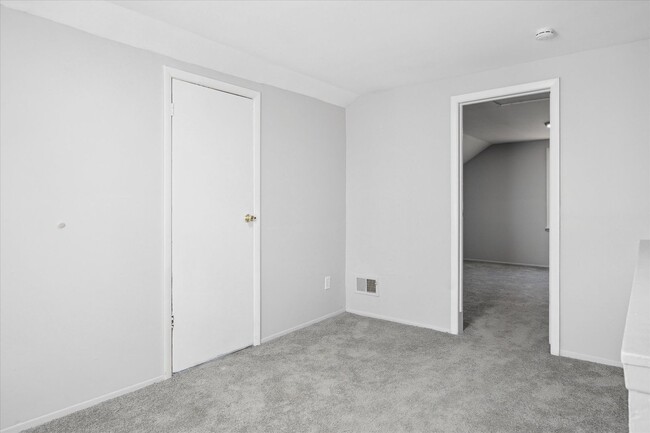 Building Photo - $1375 3 bedooms