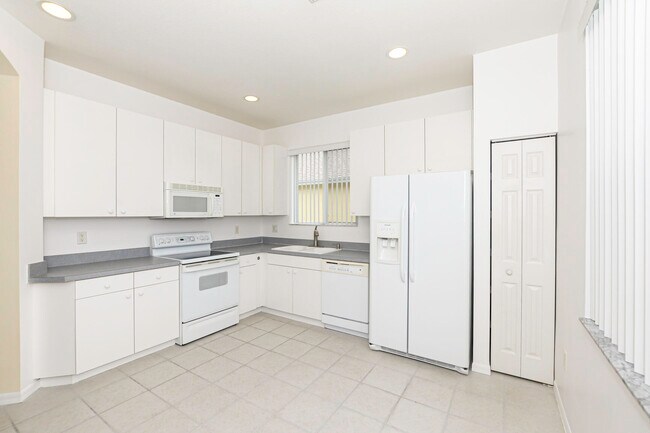 Building Photo - 522 SW Indian Key Dr