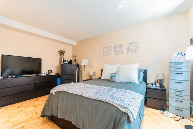 Building Photo - BROOKLINE 1 BED AVAILABLE FOR AN AUGUST 1ST MOVE-IN