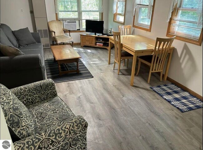 Building Photo - 855 E Front St