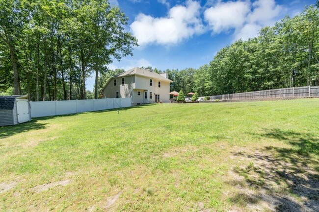 Building Photo - Private Cul-de-Sac Living: 4BR Home with Pool & Geothermal HVAC