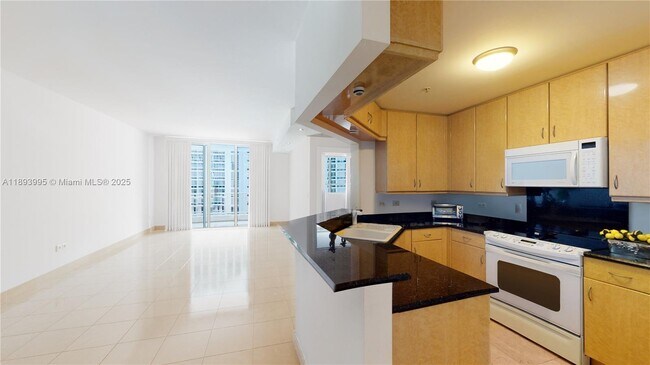 Building Photo - 801 Brickell Key Blvd