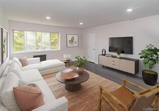 Building Photo - 11 Fishkill Glen Dr