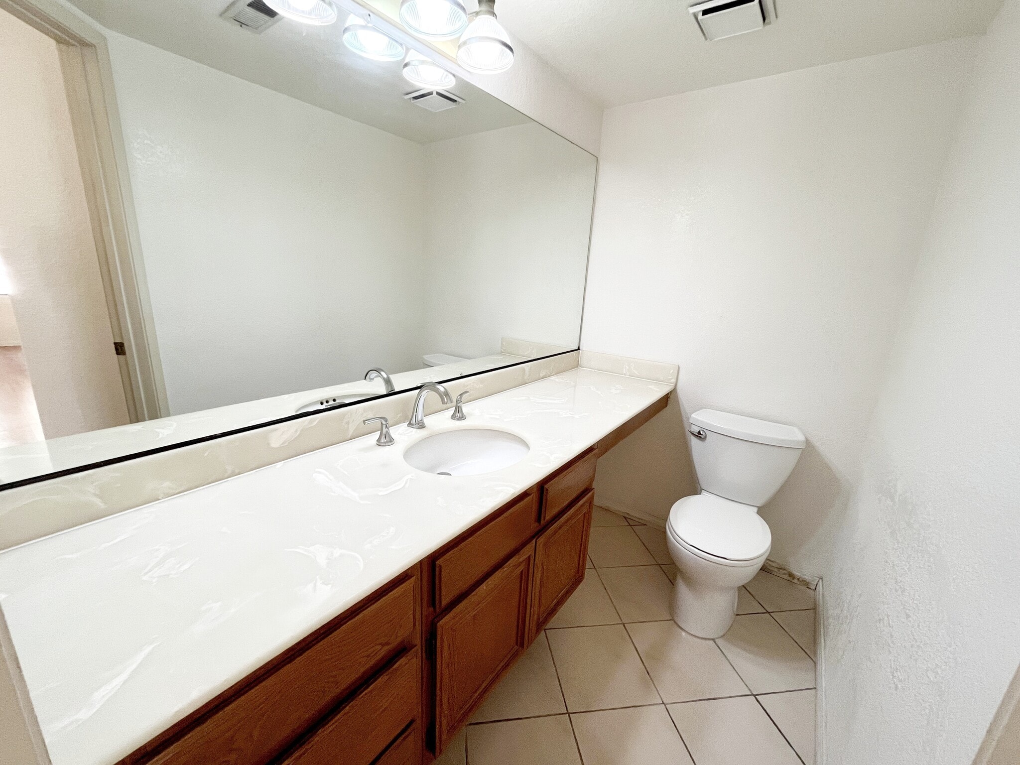 Building Photo - 14353 Bourgeois Way