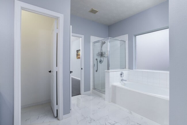 Building Photo - 28610 Hidden Cove Dr