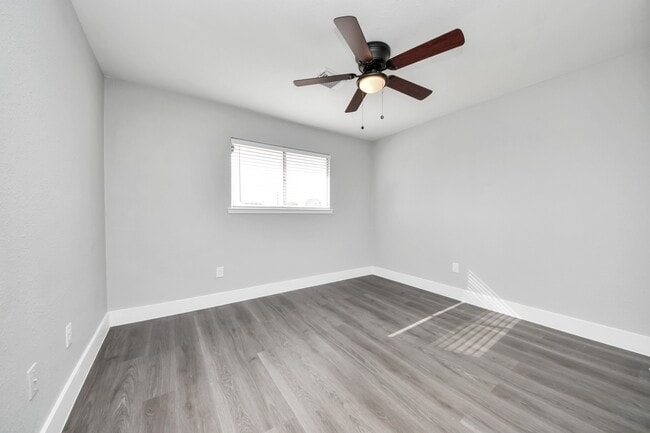 Building Photo - 15423 Ridingwood Dr