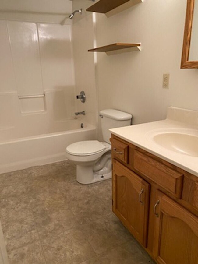 Building Photo - 0200-202 E 16th Street