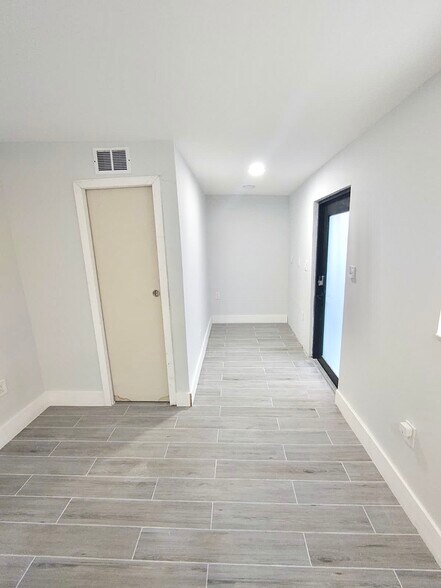 141 B - 141 NE 183rd Ter