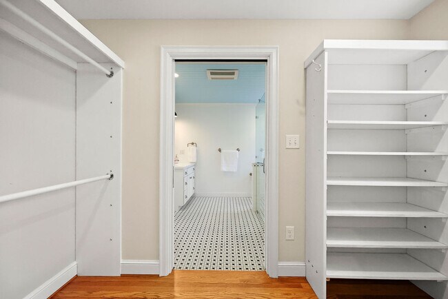 Building Photo - 15 Arapahoe Rd