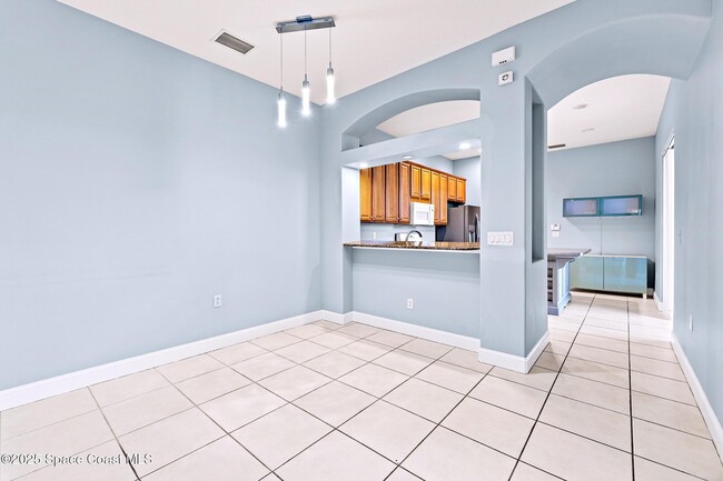 Building Photo - 8657 Villanova Dr