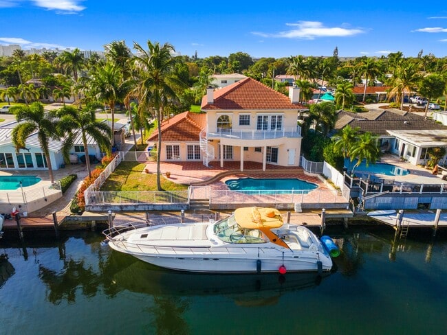 Building Photo - 2671 NE 22nd Ct