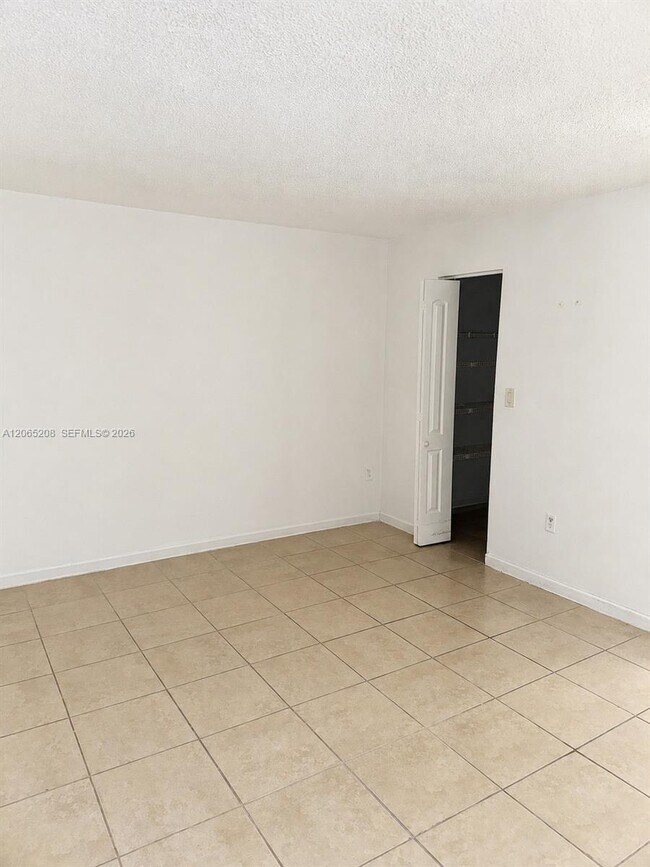 Building Photo - 555 NE 123rd St