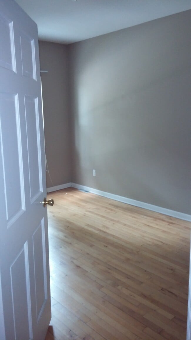 Typical Bedroom - 2846 N Bartlett Ave