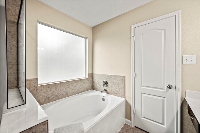 Building Photo - 16131 Sweetwater Fields Ln