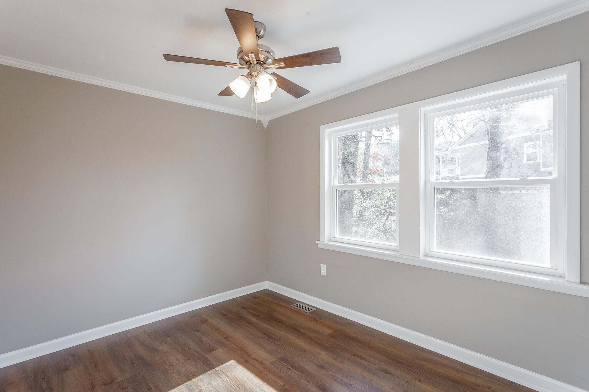 Building Photo - 516 Hedgewood Dr