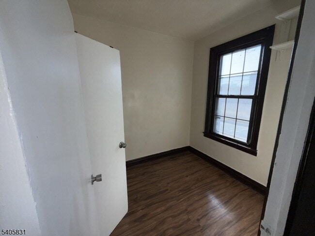 Building Photo - 98 Yale Ave