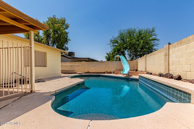 Building Photo - 5528 W Calavar Rd