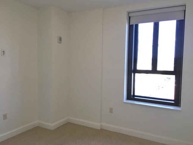 Building Photo - 875 Elm St