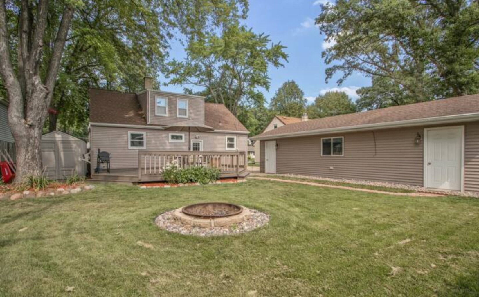 Building Photo - 1071 Kenwood St