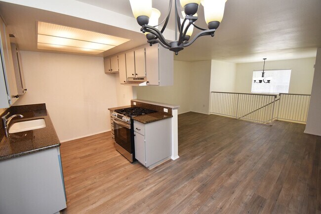 Building Photo - Gorgeous 2 Bedroom Condo