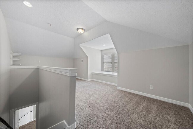 Building Photo - 13611 Brookbluff Ln