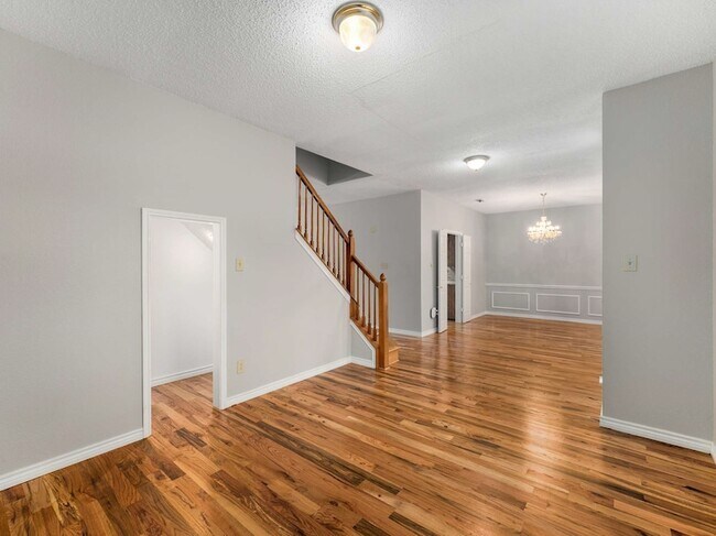 Building Photo - 7010 Graham Dr