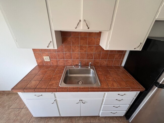 Building Photo - BEAUTIFUL NEWLY UPDATED 1 bed / 1 bath at ...