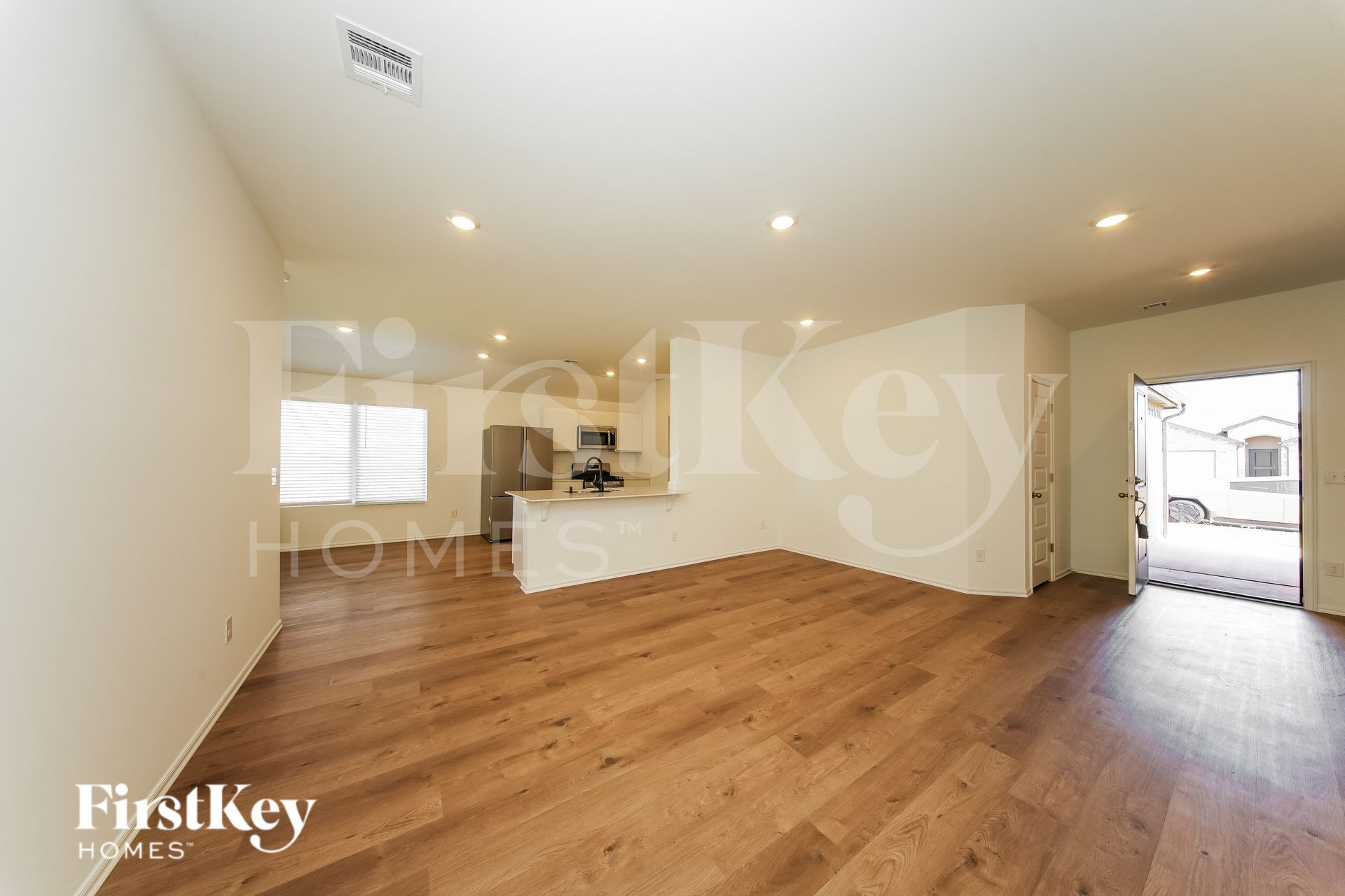 Building Photo - 441 Labelle Ln