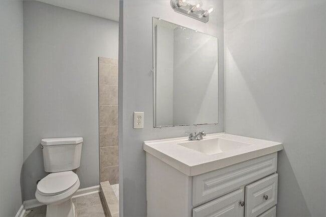 Building Photo - Renovated 4BR/2.5BA Home in Jonesboro!