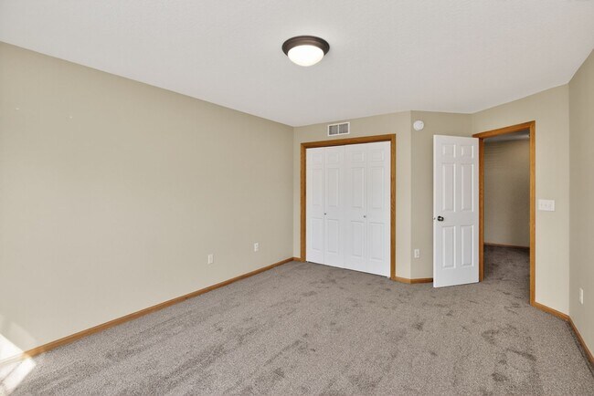 Building Photo - NEAR OTTER CREEK GOLF COURSE!! 2 Bedroom, 1.5 Bathroom in Northeast Ankeny