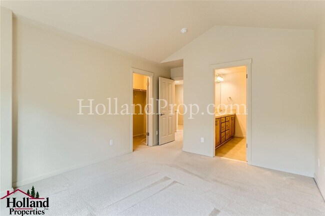 Building Photo - Beautiful 3-Bedroom Hillsboro Home in Desi...