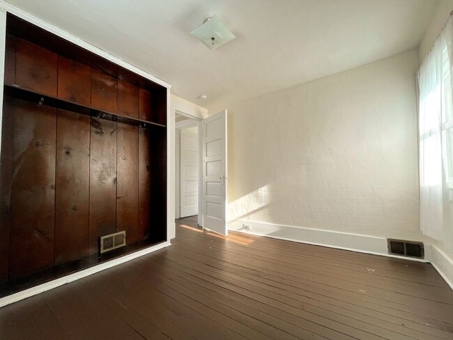 Building Photo - Sunny, Energy-Efficient Home in a Quiet, Close-to-Everything Neighborhood