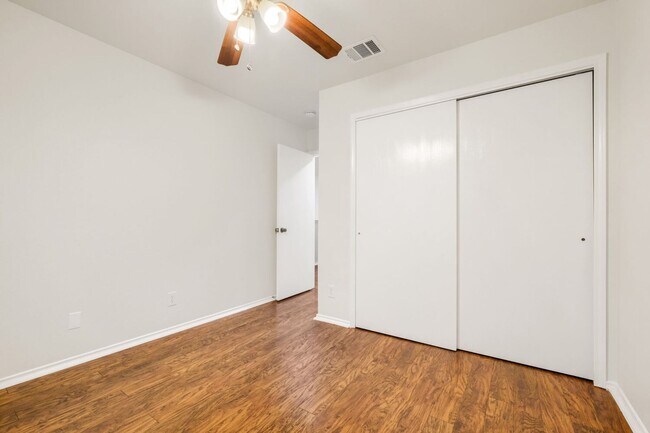 Building Photo - FRESHLY PAINTED  |  OPEN CONCEPT  |  NEAR SCHOOLS & SHOPPING