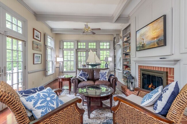 Building Photo - Luxury Kingsmill Property
