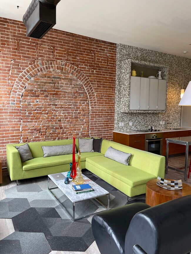 Living Area - 412 Delaware St
