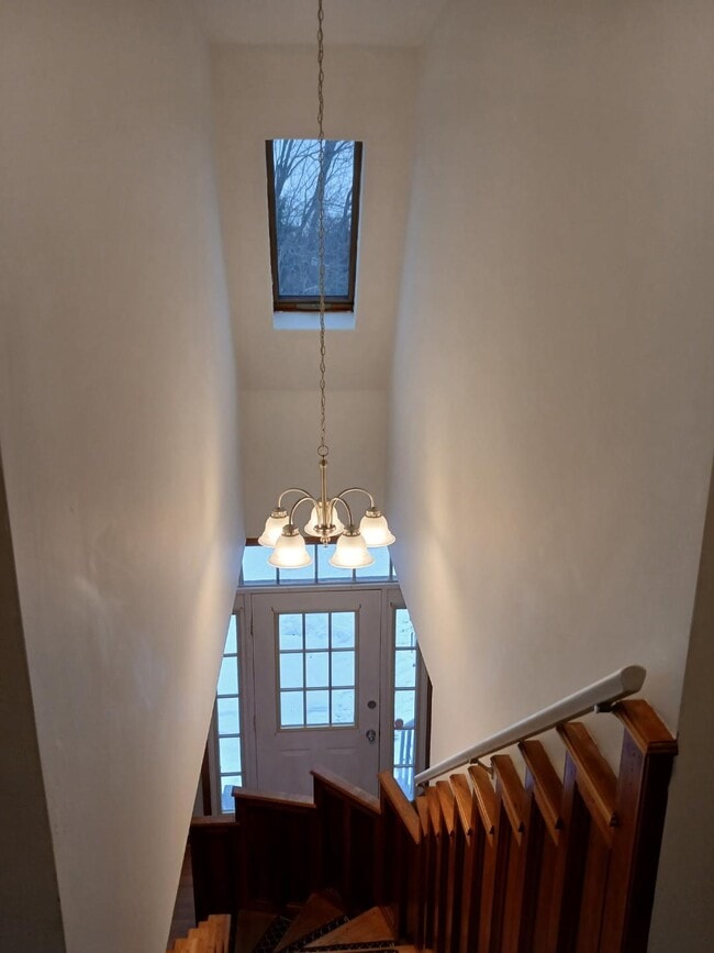 Building Photo - 4 Easy St