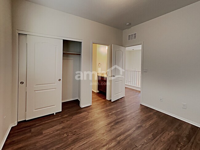 Building Photo - 492 Bright Peridot Ave