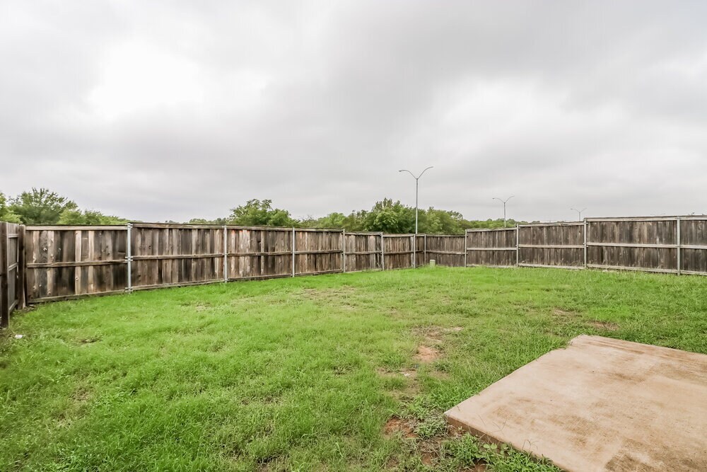 Building Photo - 8020 Summer Stream Dr