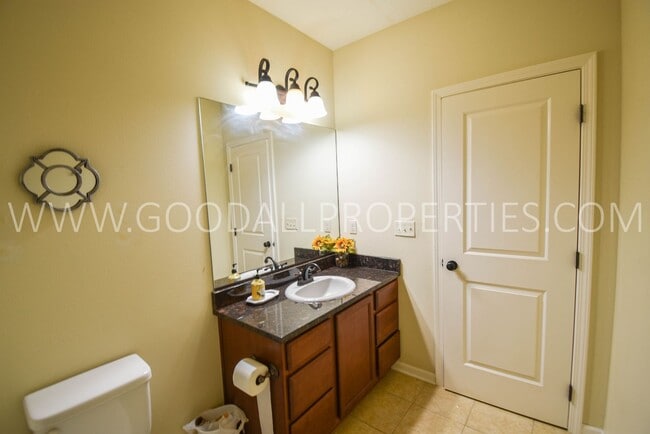 Building Photo - 5 Bedroom Home with Fenced Yard, and 3 Car Garage in Waukee