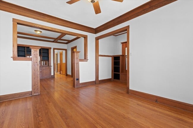 Building Photo - 4226 N Sawyer Ave