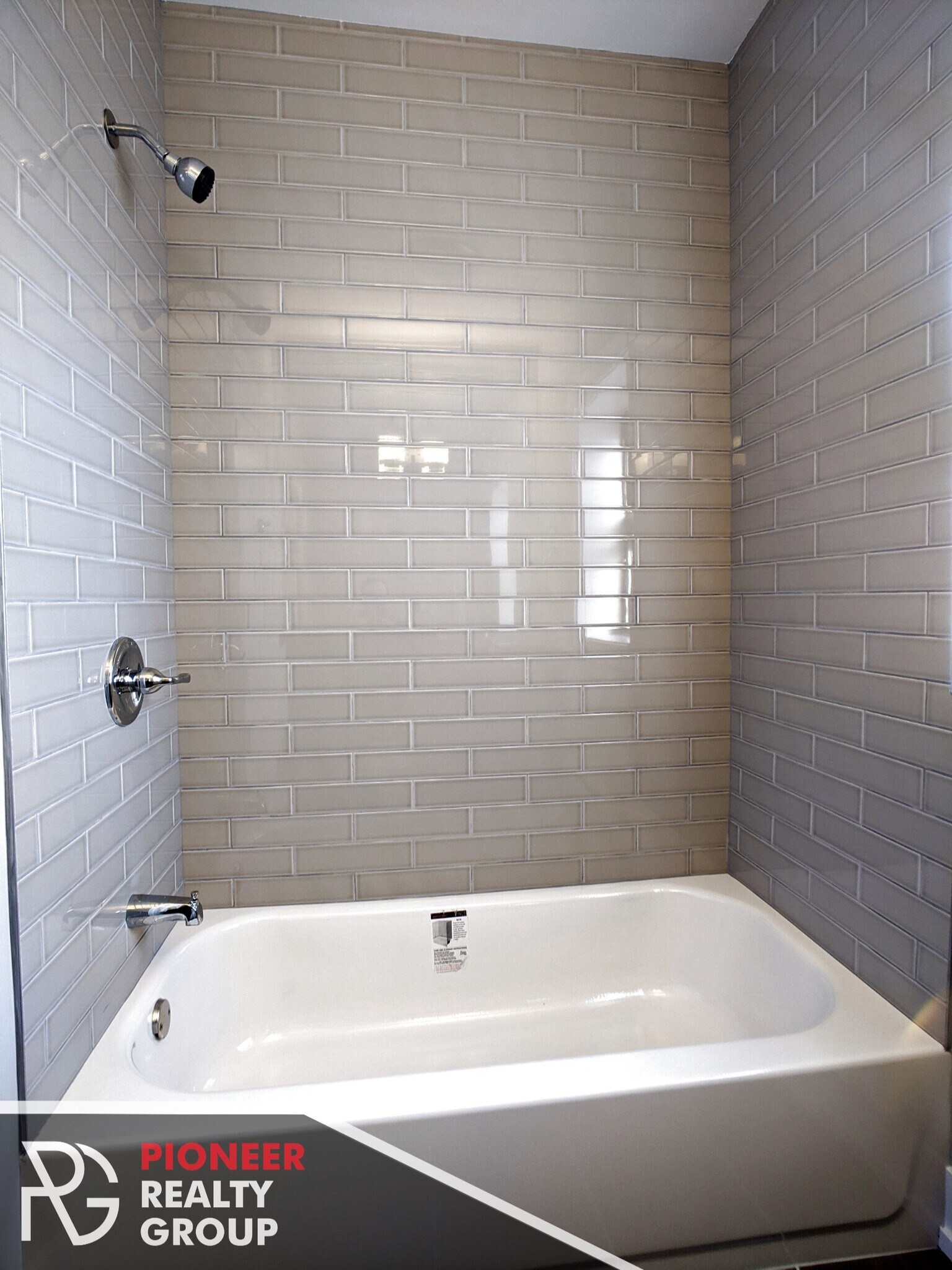 Building Photo - 709 W Brompton Ave