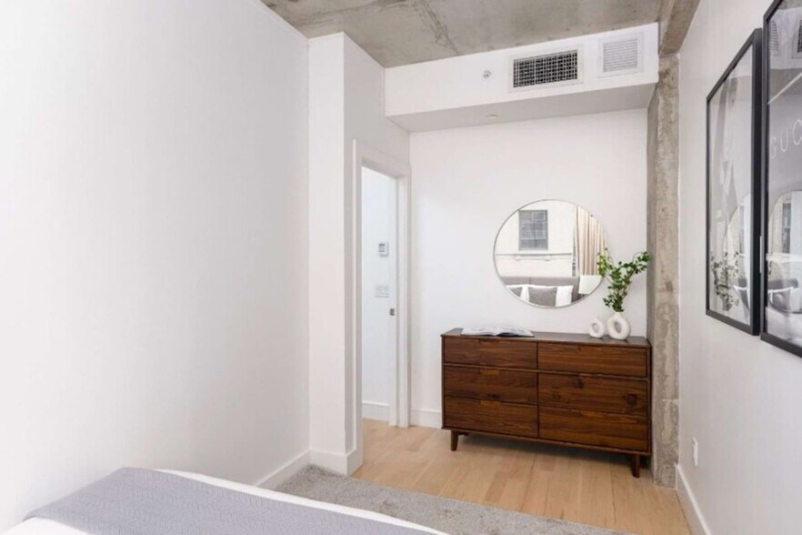 Building Photo - 132 W 26th St
