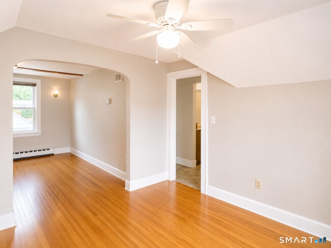 Building Photo - 386 Brightwood Ave